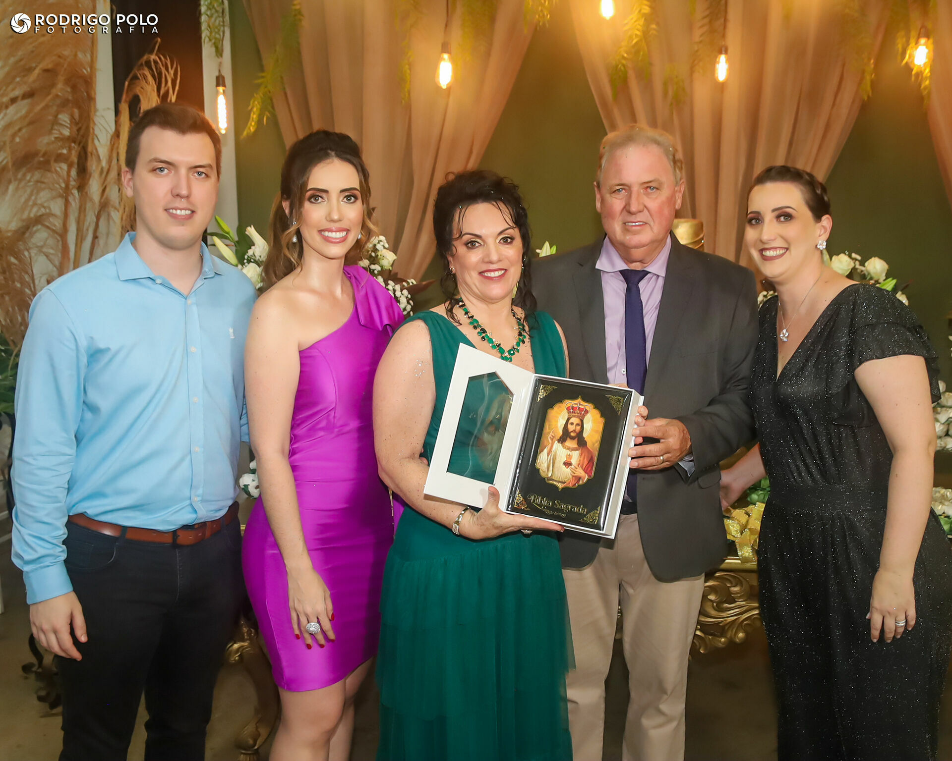 Foto Bodas de Esmeraldas Lourdes e Vanderlei Foto Bodas de Esmeraldas Lourdes e Vanderlei - Imagem 12
