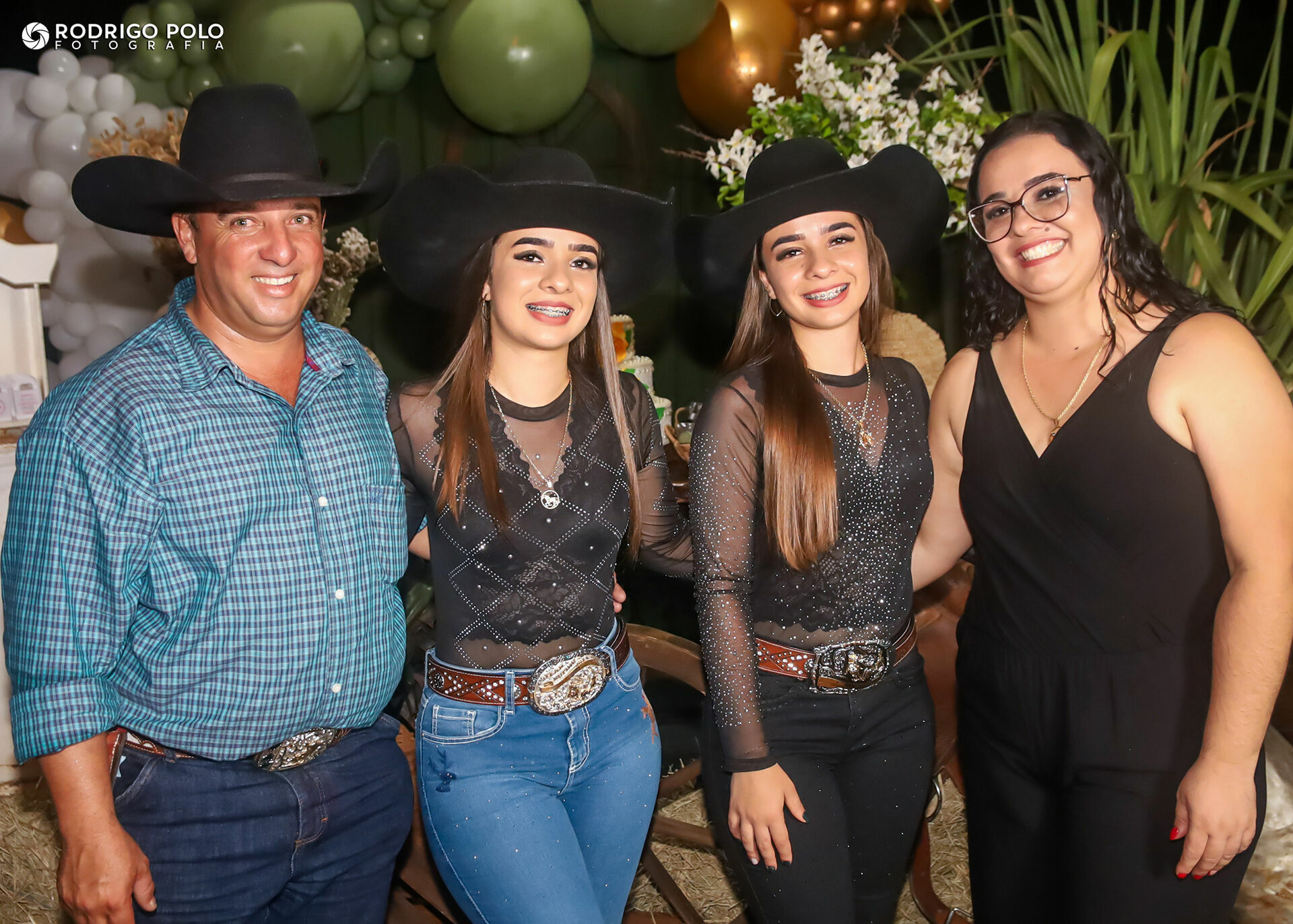 Foto Aniversário Emilly e Evellyn - 18 Anos Foto Aniversário Emilly e Evellyn - 18 Anos - Imagem 4