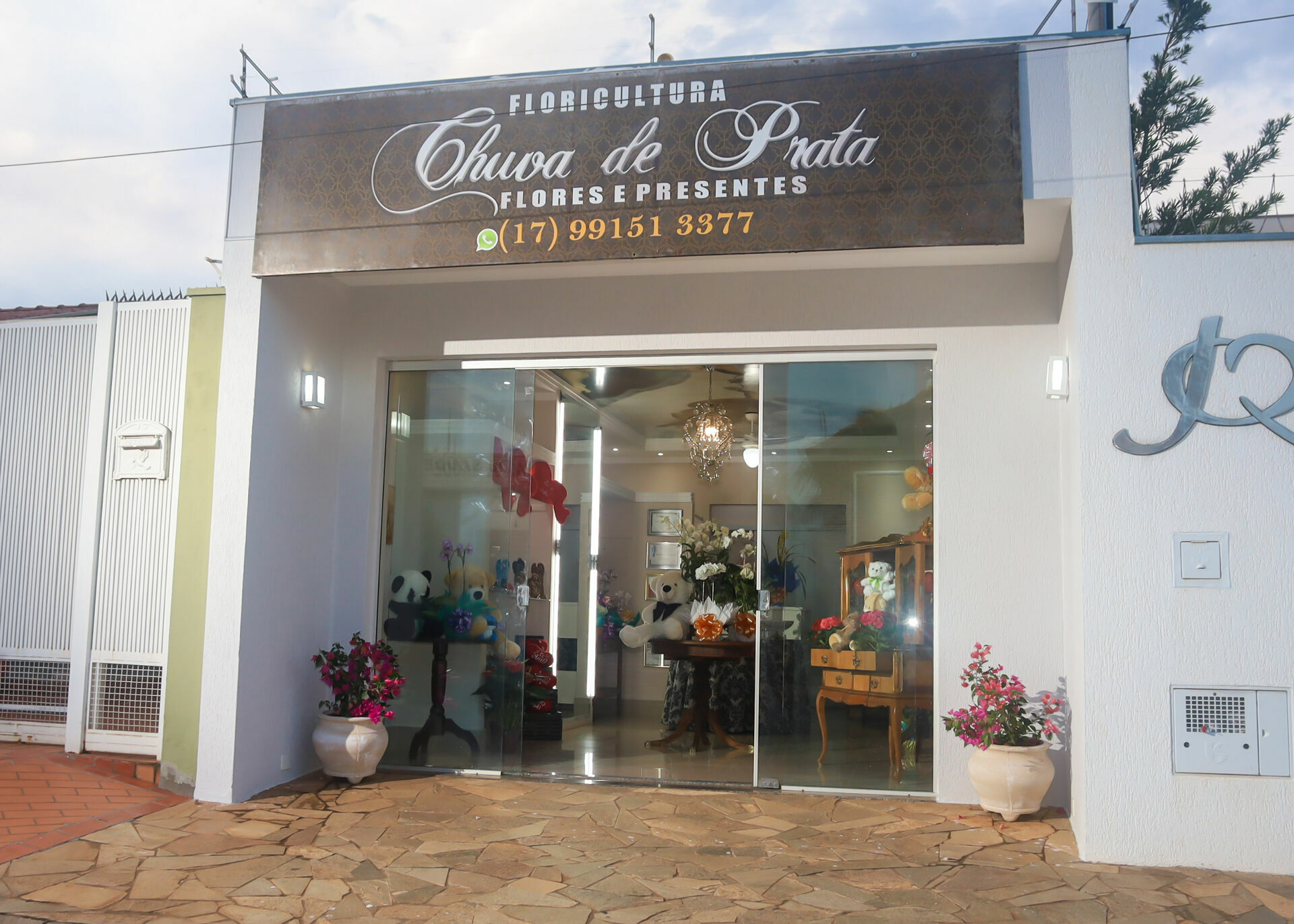 Foto Reinauguração Floricultura Chuva de Prata Foto Reinauguração Floricultura Chuva de Prata - Imagem 0
