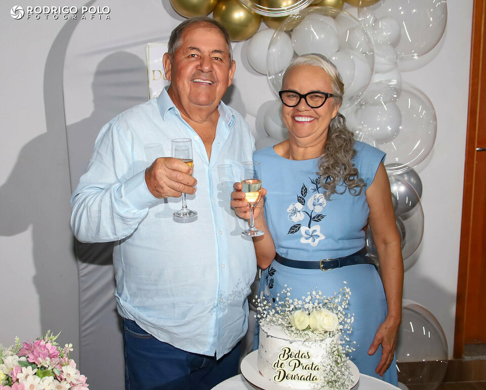 Bodas de Prata Dourada Bebel e Dói